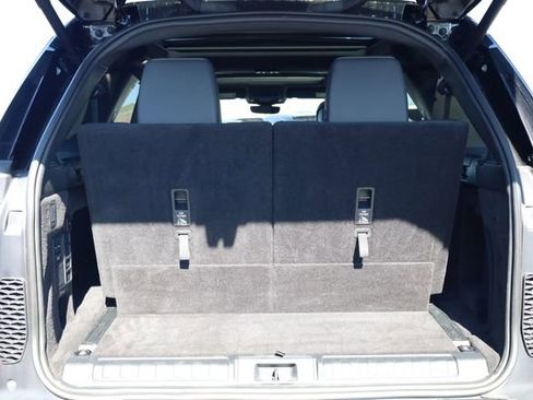 Used 2024 Land Rover Discovery Dynamic SE image 30