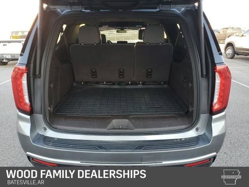 Used 2022 GMC Yukon XL SLT w/ SLT Luxury Package image 9