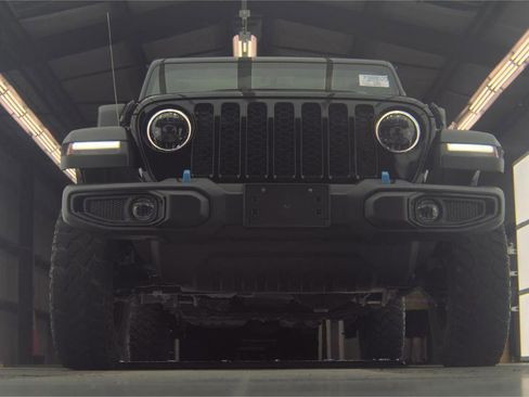 Used 2023 Jeep Wrangler Unlimited w/ Cold Weather Group AWD/4WD image 2