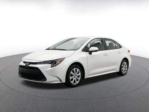 Used 2025 Toyota Corolla LE FWD image 3