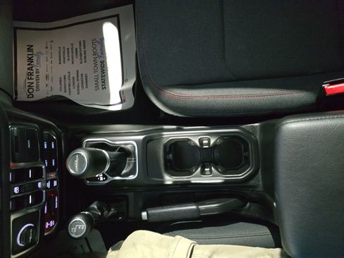 Used 2025 Jeep Gladiator Rubicon AWD/4WD image 26