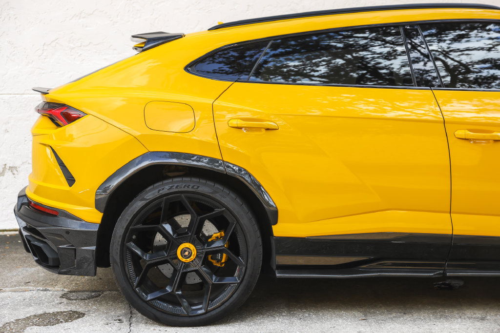 Used 2019 Lamborghini Urus AWD/4WD image 2