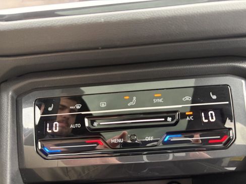 Used 2022 Volkswagen Tiguan SE R-Line image 14