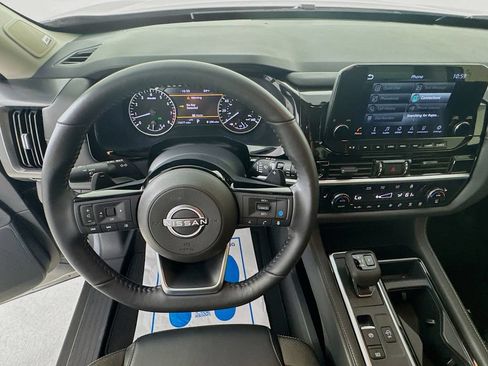 Used 2025 Nissan Pathfinder SL w/ SL Premium Package AWD/4WD image 13