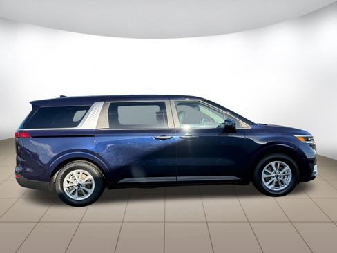 Used 2024 Kia Carnival LX image 8