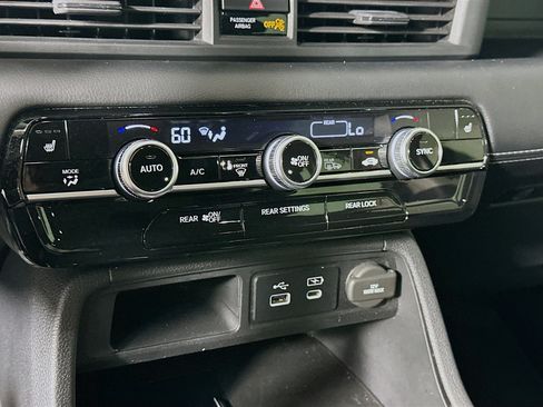Used 2023 Honda Pilot Touring image 24