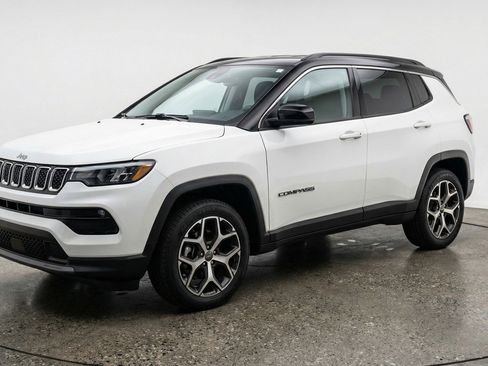 Used 2025 Jeep Compass Limited AWD/4WD image 3