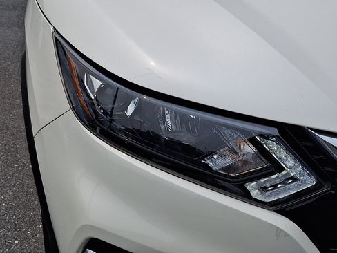 Certified 2022 Nissan Rogue Sport SL AWD/4WD image 10