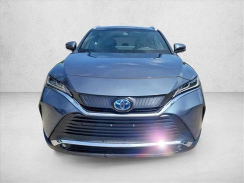 Used 2023 Toyota Venza XLE AWD/4WD image 2