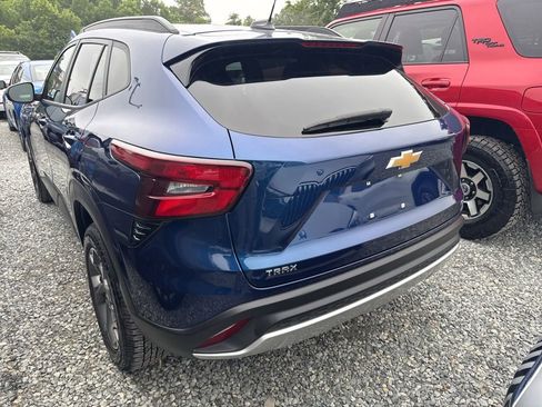 Used 2024 Chevrolet Trax LT FWD image 4