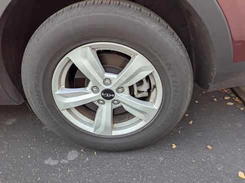 Used 2025 Kia Sorento LX image 7