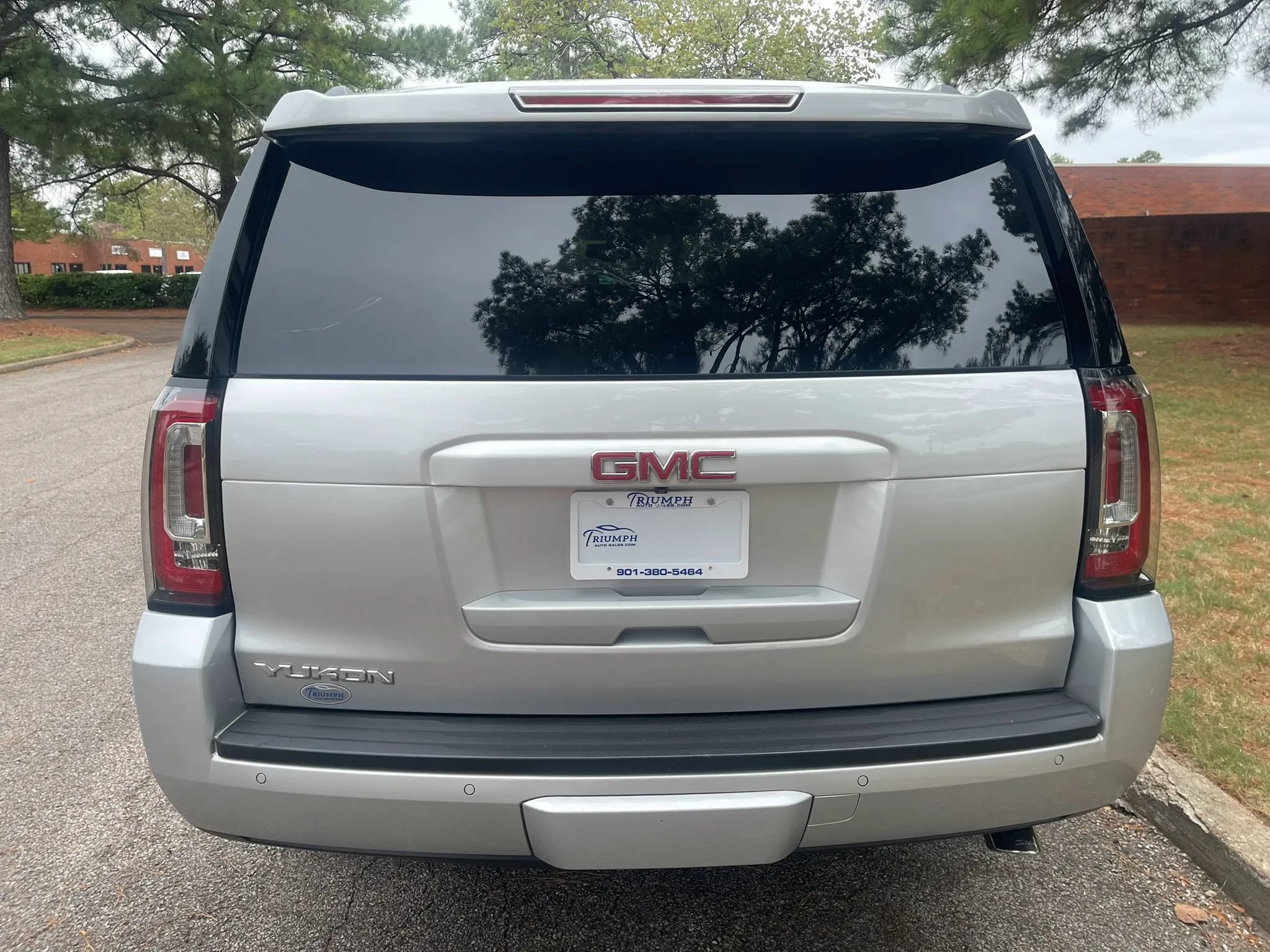 Used 2019 GMC Yukon SLT w/ Premium Edition RWD image 4