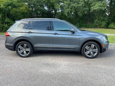 Used 2020 Volkswagen Tiguan SEL w/ 3rd Row Seat Package AWD/4WD image 2