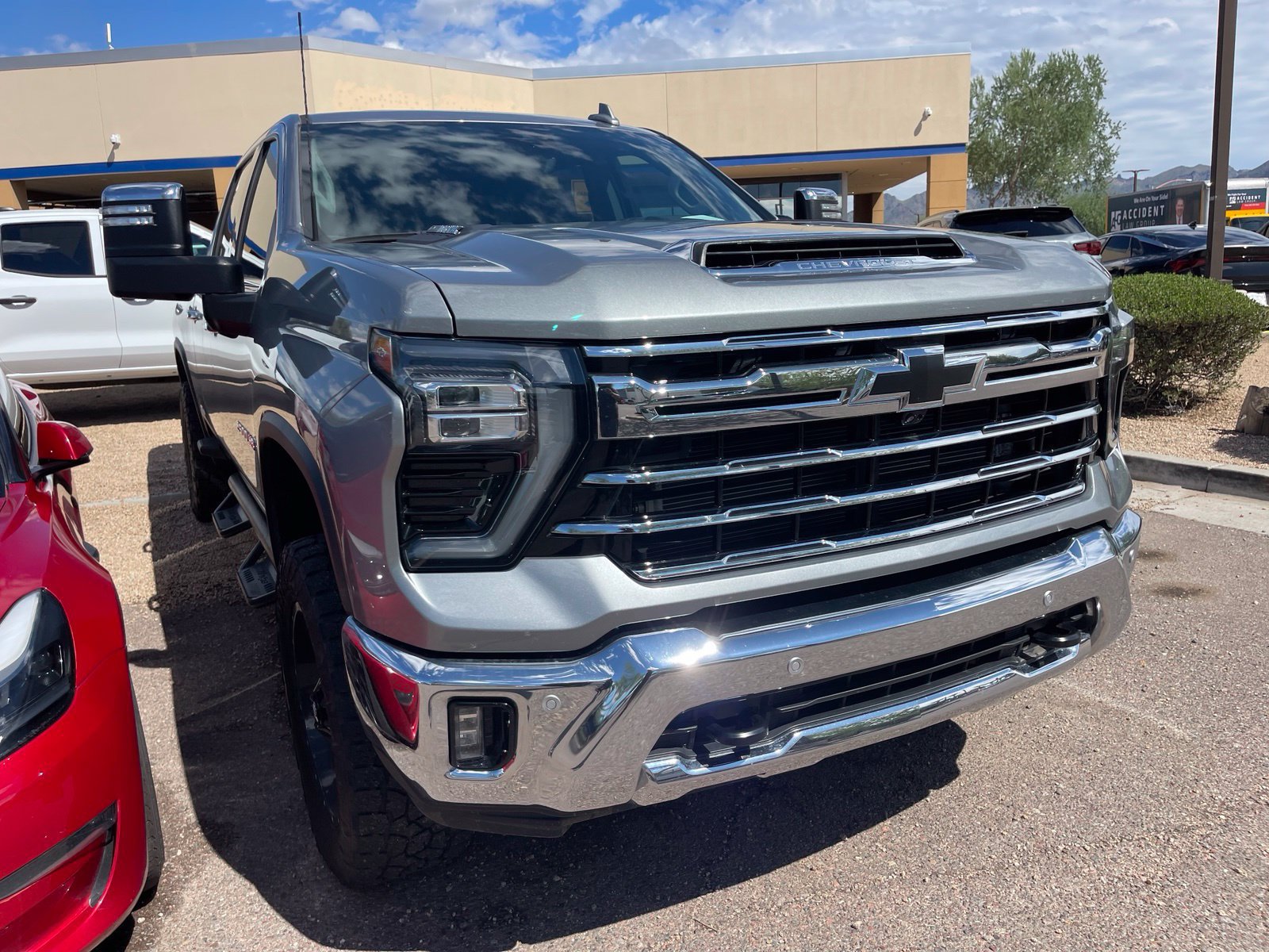 Used 2024 Chevrolet Silverado 2500 LTZ w/ LTZ Premium Package AWD/4WD image 3