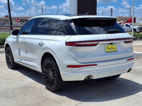 Used 2022 Lincoln Corsair Reserve AWD/4WD image 4