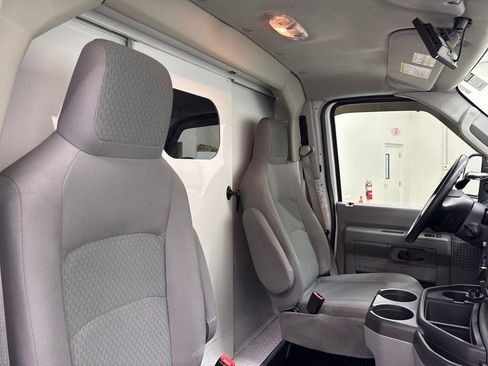Used 2016 Ford E-350 and Econoline 350 Super Duty RWD image 23