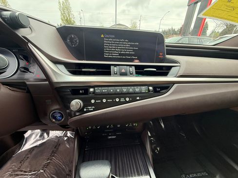 Used 2021 Lexus ES 300h w/ Accessory Package 2 FWD image 13