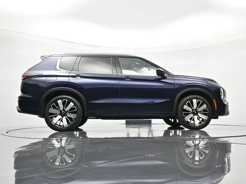 Used 2025 Mitsubishi Outlander SEL image 42