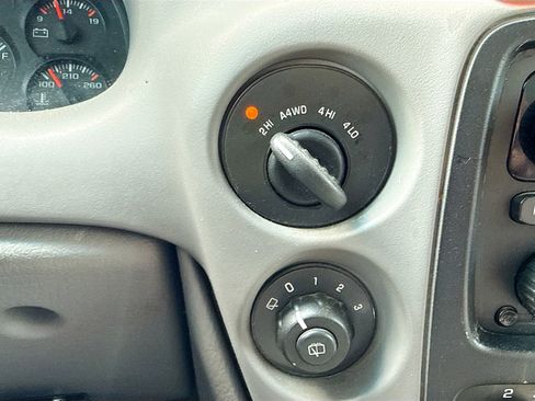 Used 2005 Chevrolet TrailBlazer LS w/ LS Preferred Equipment Group AWD/4WD image 7