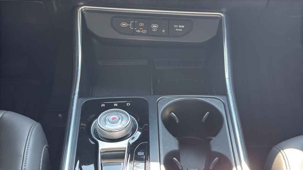 Used 2026 Kia Carnival SX w/ SX Dark Edition Package FWD image 16