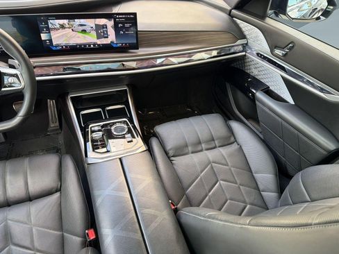 Used 2023 BMW 760i xDrive w/ Executive Package AWD/4WD image 30