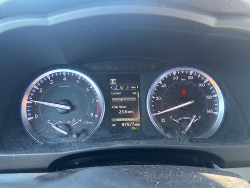 Used 2018 Toyota Highlander XLE image 2