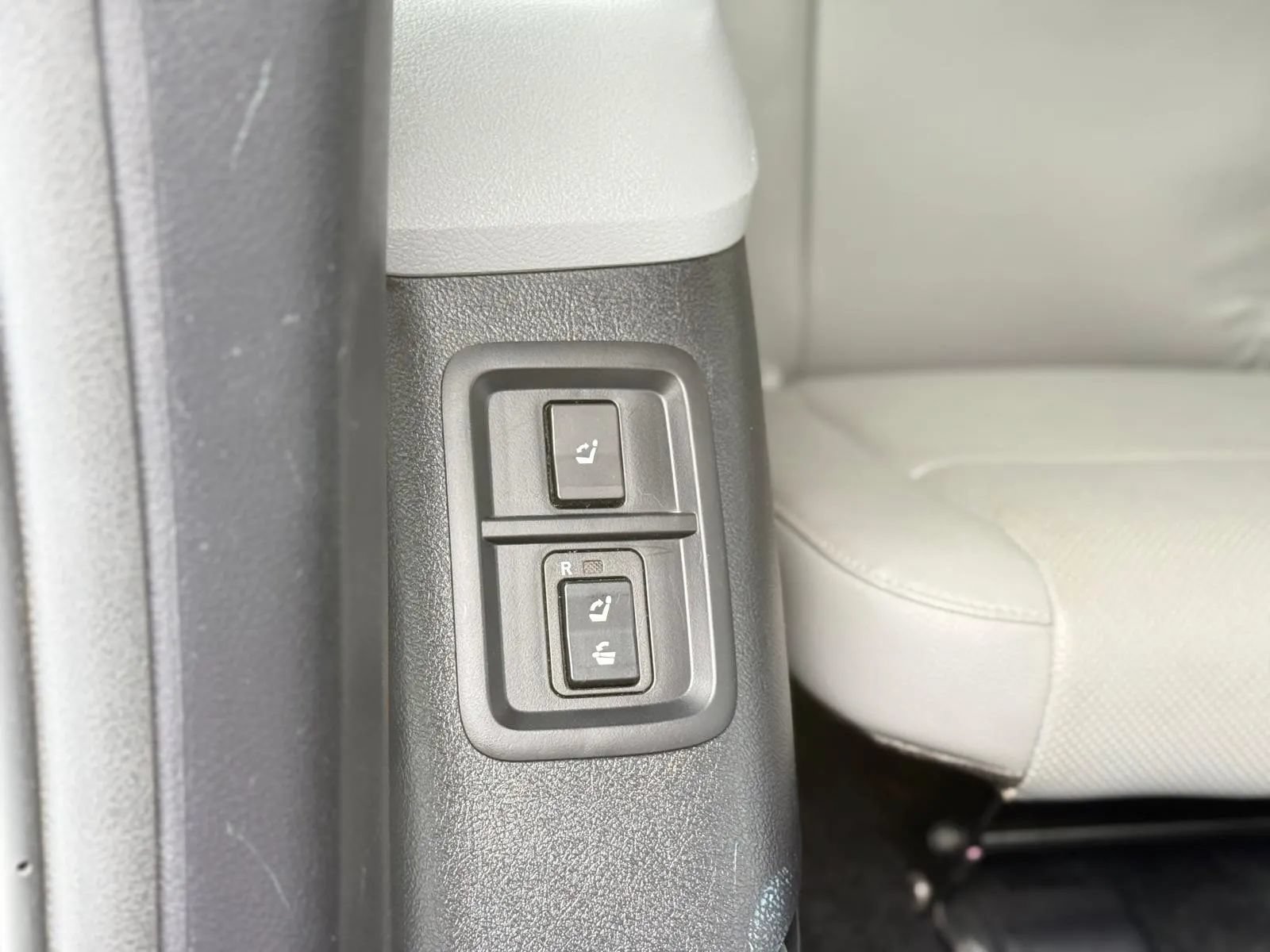 Used 2017 Toyota Sequoia Platinum AWD/4WD image 28