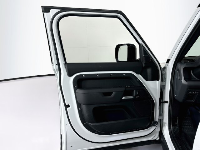 New 2026 Land Rover Defender 110 X-Dynamic SE AWD/4WD image 11