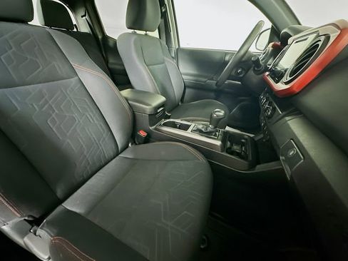 Used 2019 Toyota Tacoma TRD Sport image 28