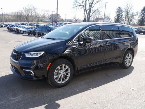 New 2026 Chrysler Pacifica Select image 8