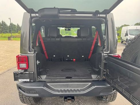 Used 2018 Jeep Wrangler Unlimited Rubicon AWD/4WD image 17