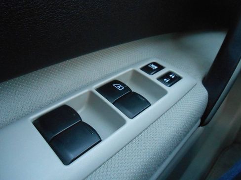 Used 2011 Nissan Rogue S AWD/4WD image 14