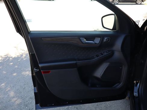 Used 2020 Ford Escape Titanium AWD/4WD image 23
