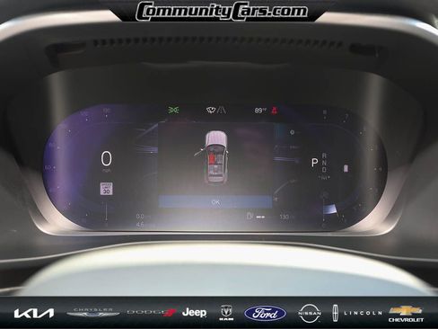 Used 2023 Volvo XC40 B5 Plus image 14