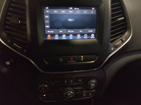 Used 2020 Jeep Cherokee Latitude Plus w/ Cold Weather Group image 25