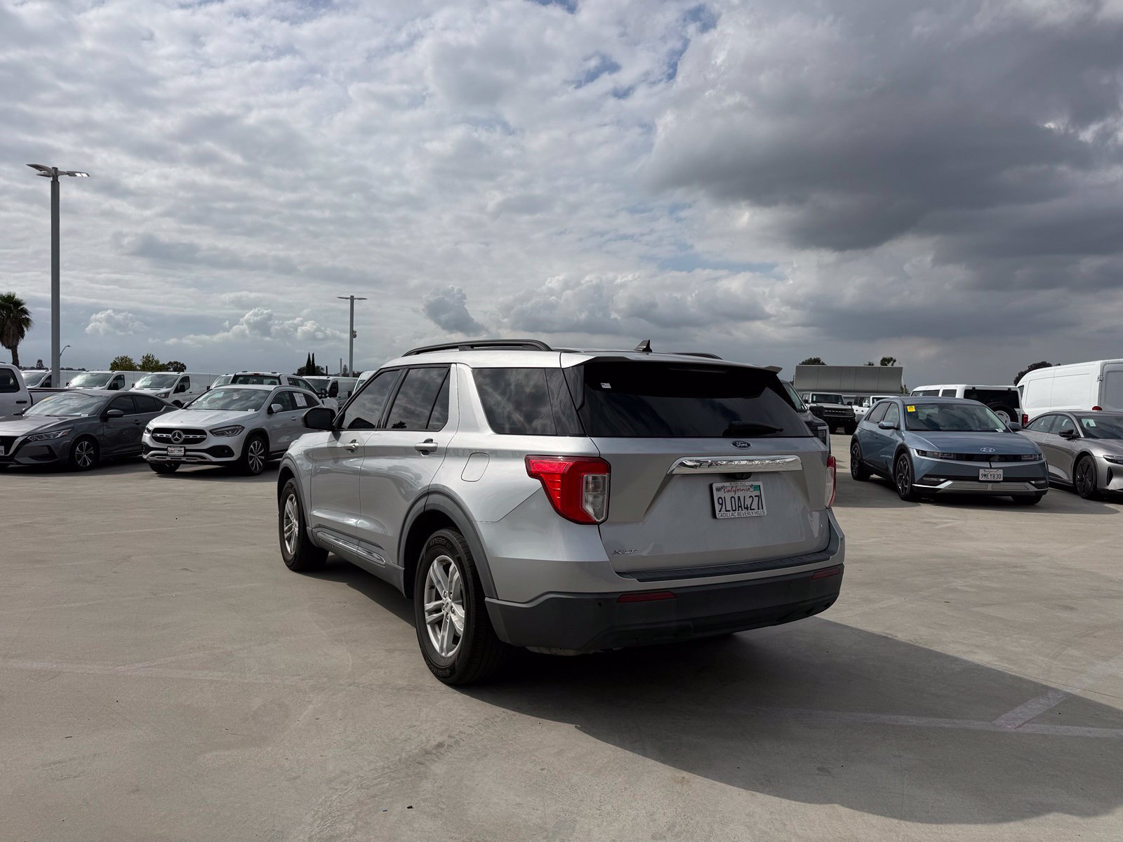 Used 2021 Ford Explorer XLT RWD image 2