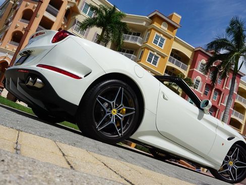 Used 2017 Ferrari California T RWD image 59