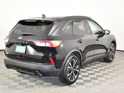 Used 2022 Ford Escape SE w/ SE Sport Appearance Package AWD/4WD image 5