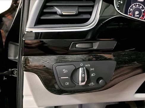 Used 2019 Audi Q7 3.0T Premium Plus w/ Premium Plus Package AWD/4WD image 35