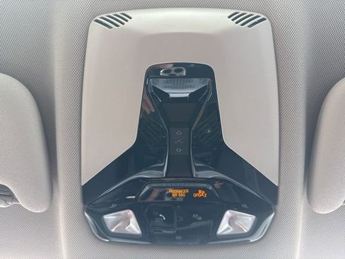 Used 2025 MINI Cooper 2-Door Hardtop FWD image 22
