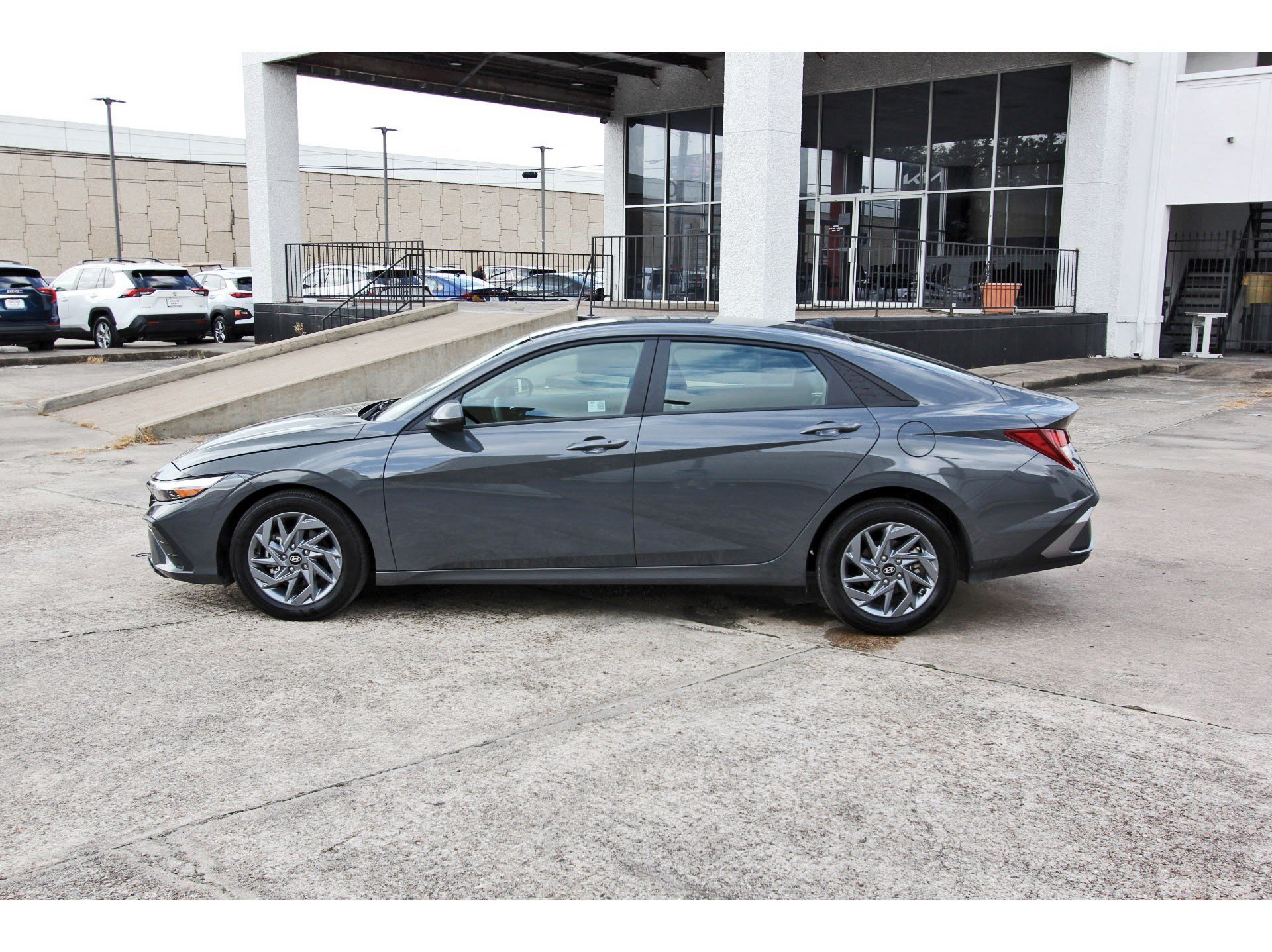Used 2024 Hyundai Elantra SEL FWD image 6