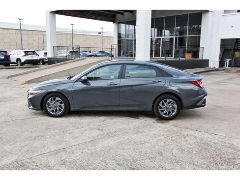 Used 2024 Hyundai Elantra SEL FWD image 6