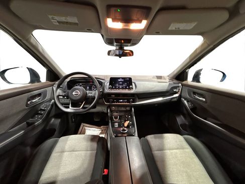 Used 2023 Nissan Rogue SV image 17