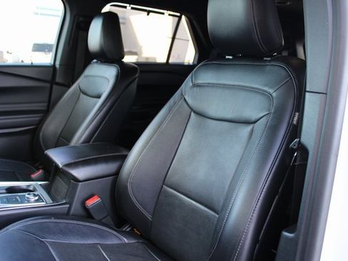 Used 2020 Ford Explorer Limited image 31