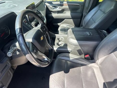 Used 2021 Chevrolet Suburban LT RWD image 17