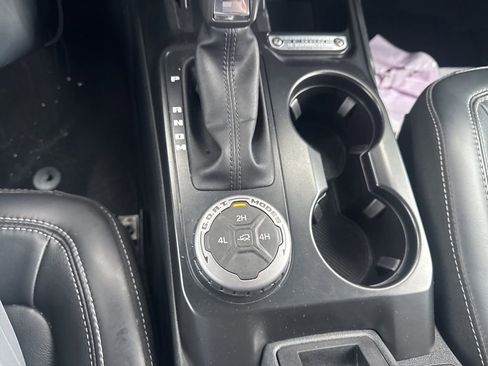 Used 2025 Ford Bronco Outer Banks image 17