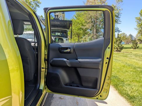 Used 2023 Toyota Tacoma TRD Off-Road w/ Advanced Technology Package image 20