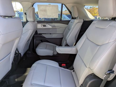 New 2026 Ford Explorer Active w/ Active Comfort Package image 16