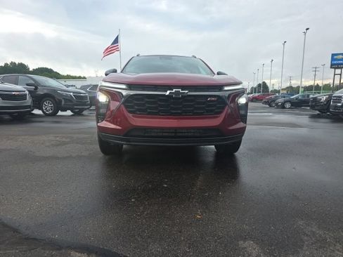 Used 2025 Chevrolet Trax RS w/ Driver Confidence Package FWD image 18