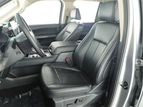 Certified 2024 Ford Expedition XLT image 12